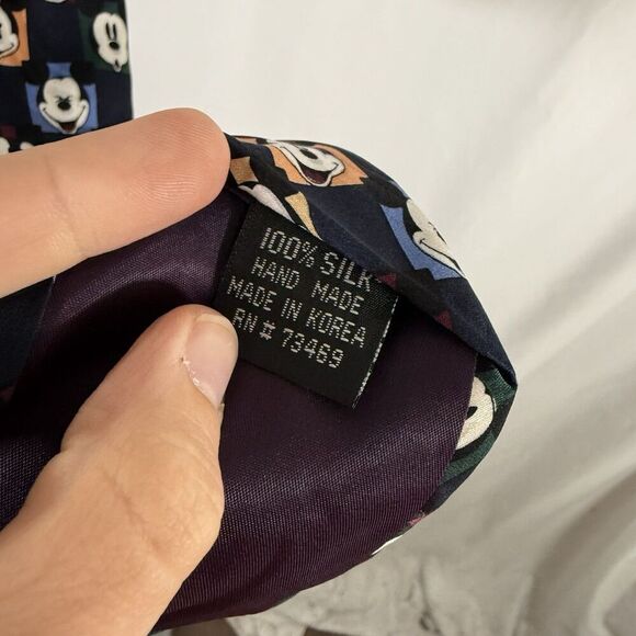 Mickey Inc Tie Men's 60" Mickey Mouse Face Print 100% Silk 4" Wide - Picture 3 of 5